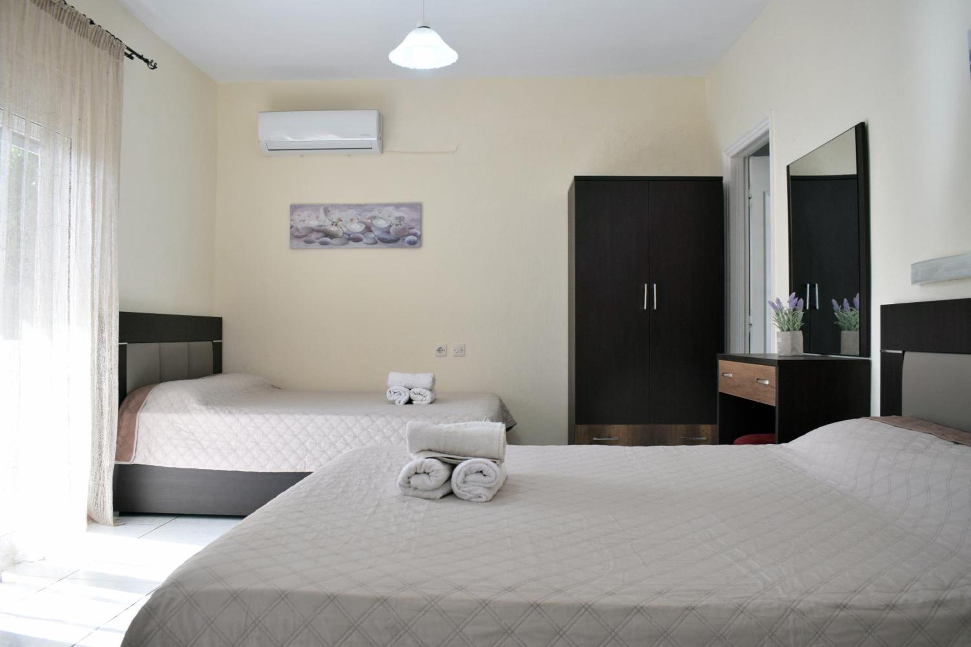 Fotini'S Studios 1 โตโรนี ภายนอก รูปภาพ